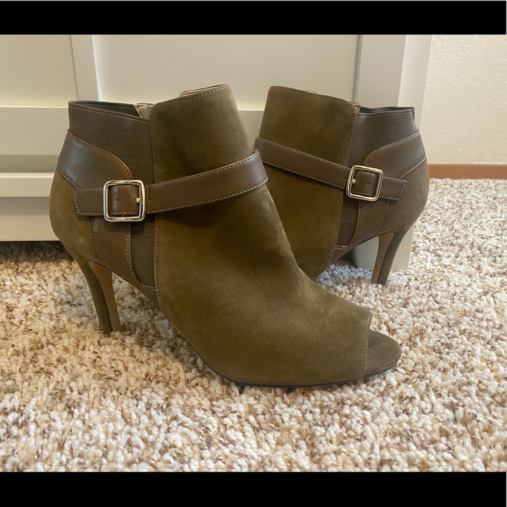 Marc Fisher peep toe heels